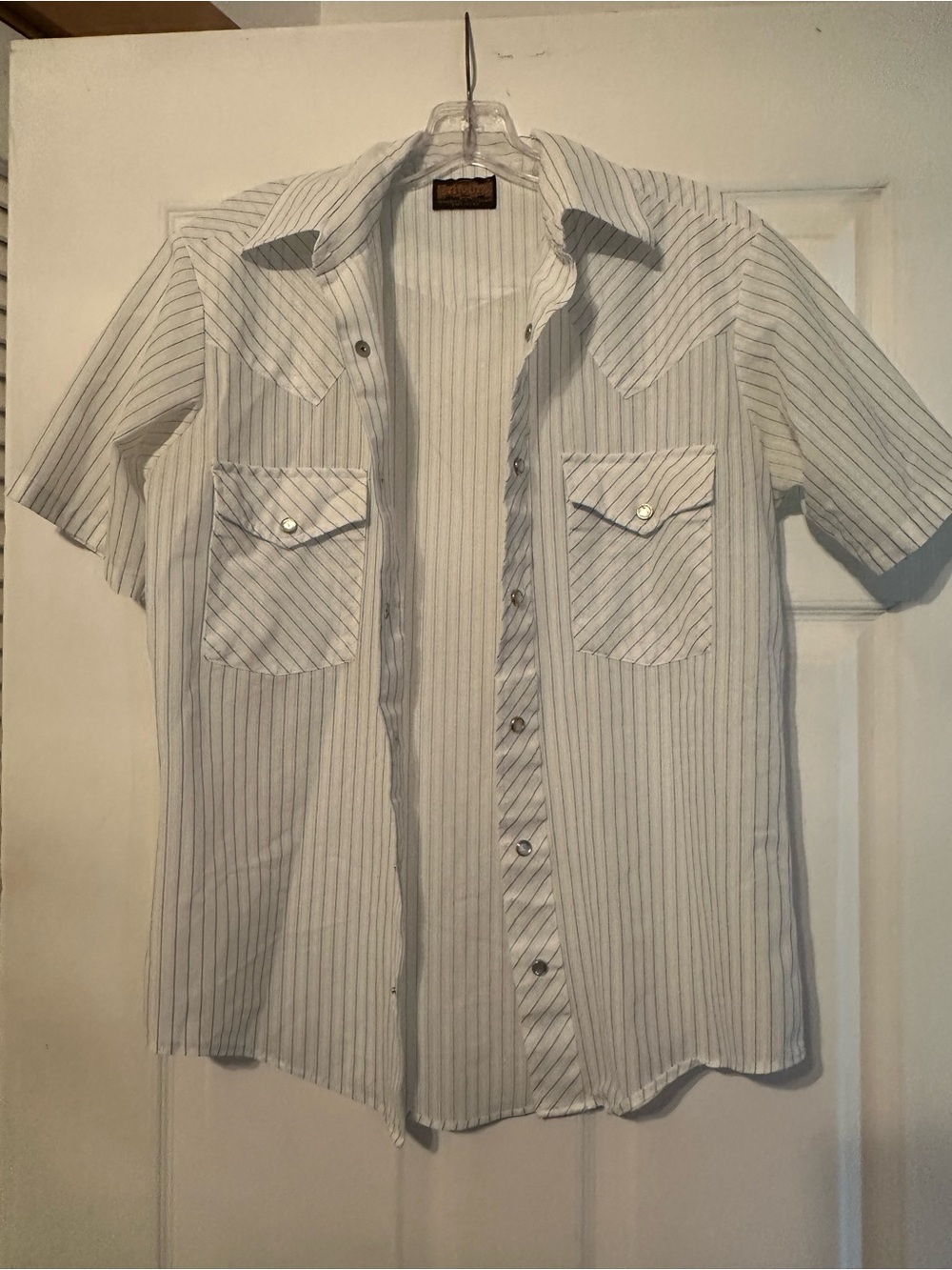 Men's Casual Short Sleeve White Pinstripe Pearl Snap Shirt
